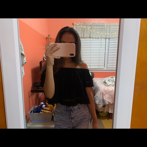 Black off-the-shoulder crop top - Picture 3 of 3